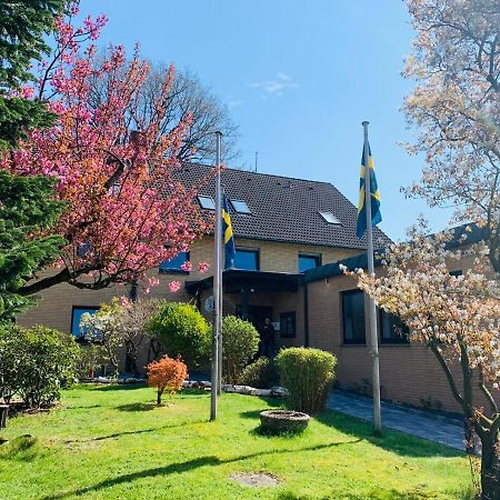 Hotel Am Schwarzen Berg Stade Bagian luar foto
