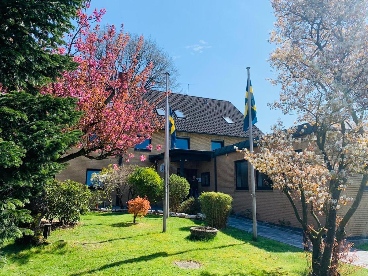 Hotel Am Schwarzen Berg Stade Bagian luar foto