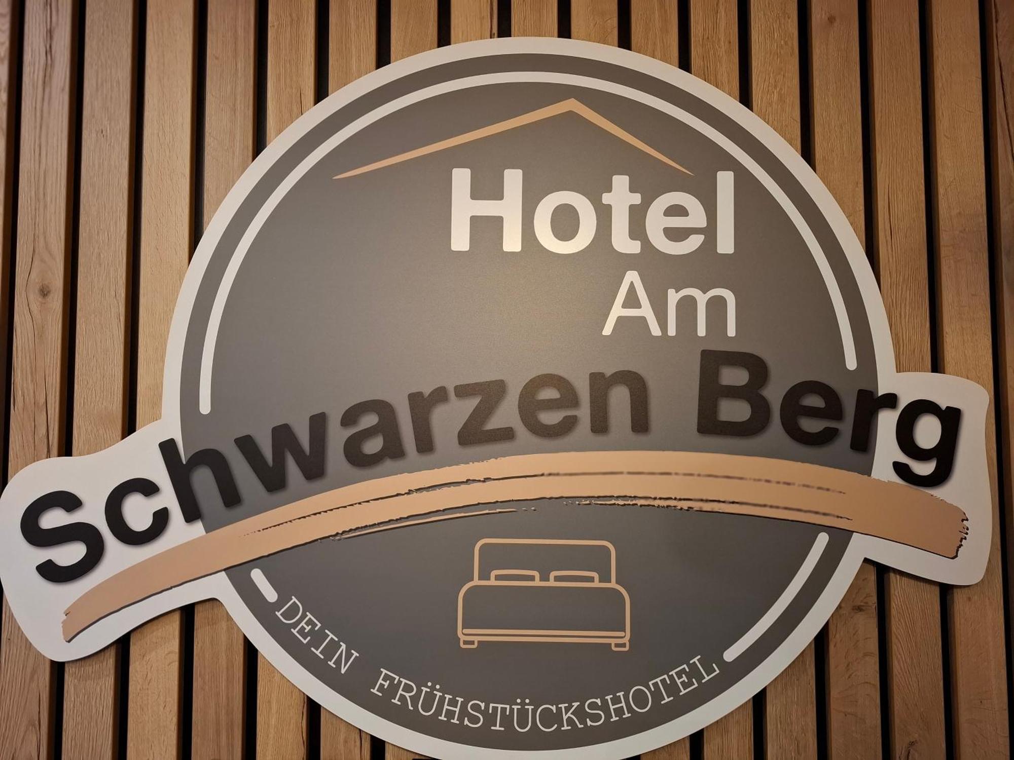 Hotel Am Schwarzen Berg Stade Bagian luar foto