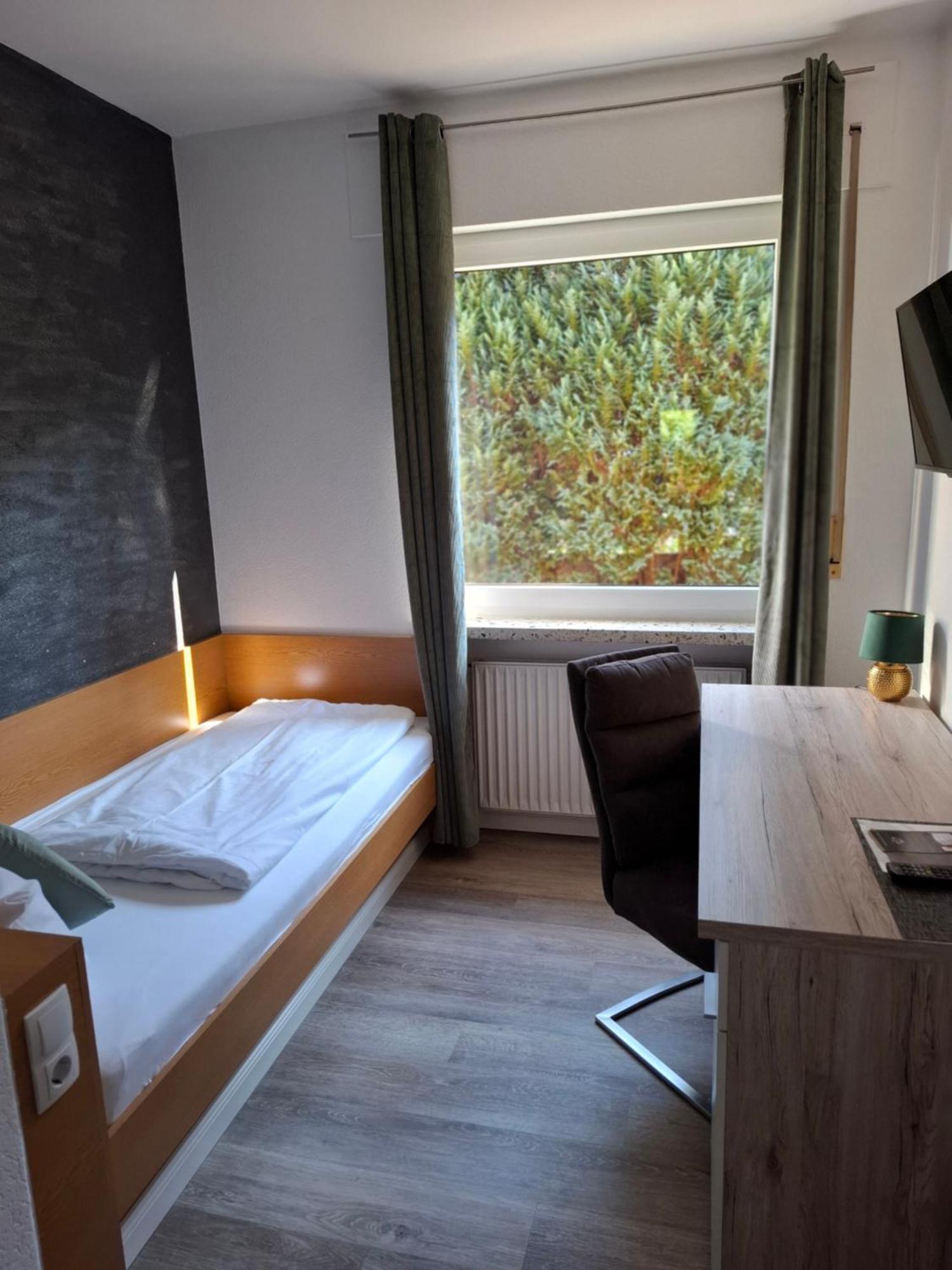 Hotel Am Schwarzen Berg Stade Bagian luar foto