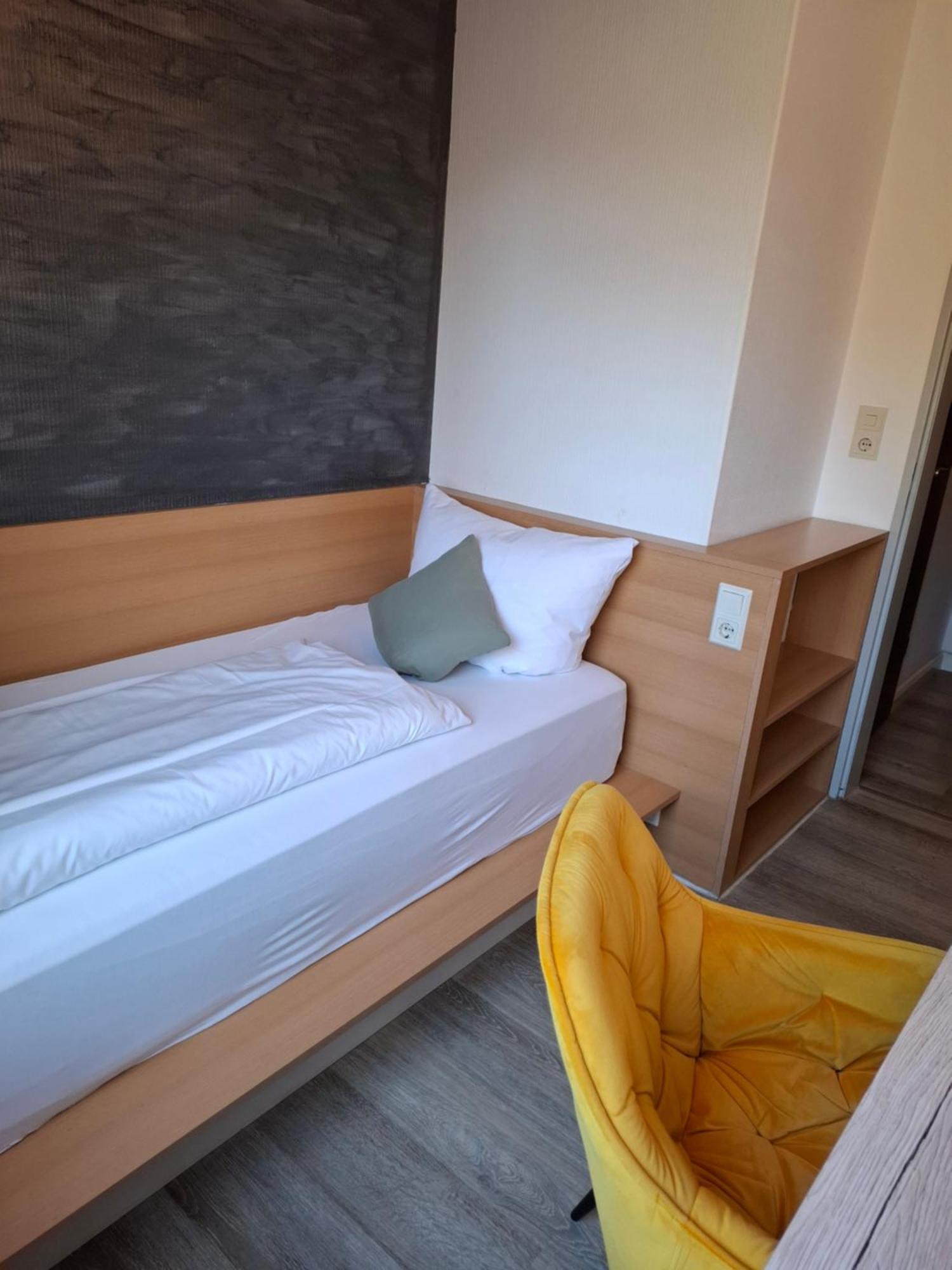 Hotel Am Schwarzen Berg Stade Bagian luar foto