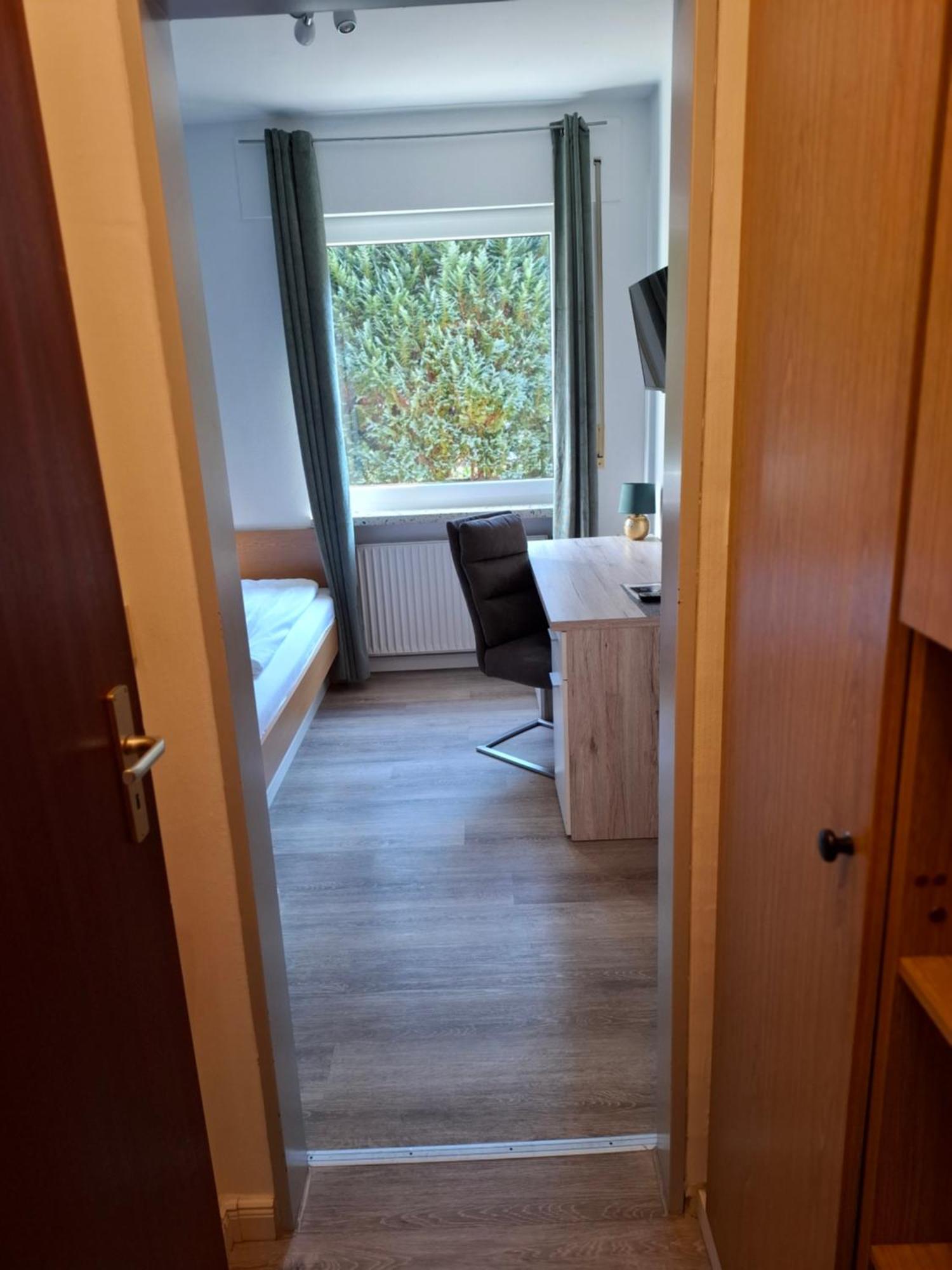 Hotel Am Schwarzen Berg Stade Bagian luar foto