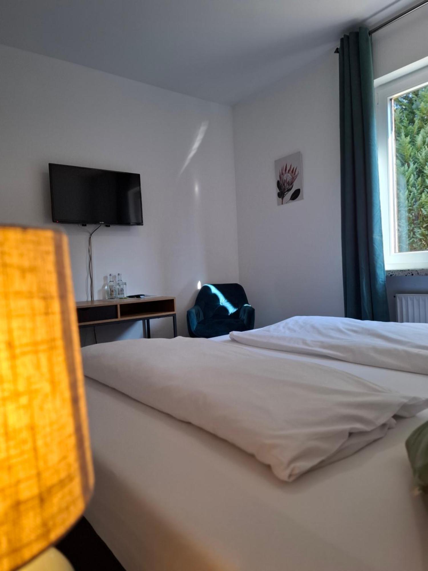 Hotel Am Schwarzen Berg Stade Bagian luar foto