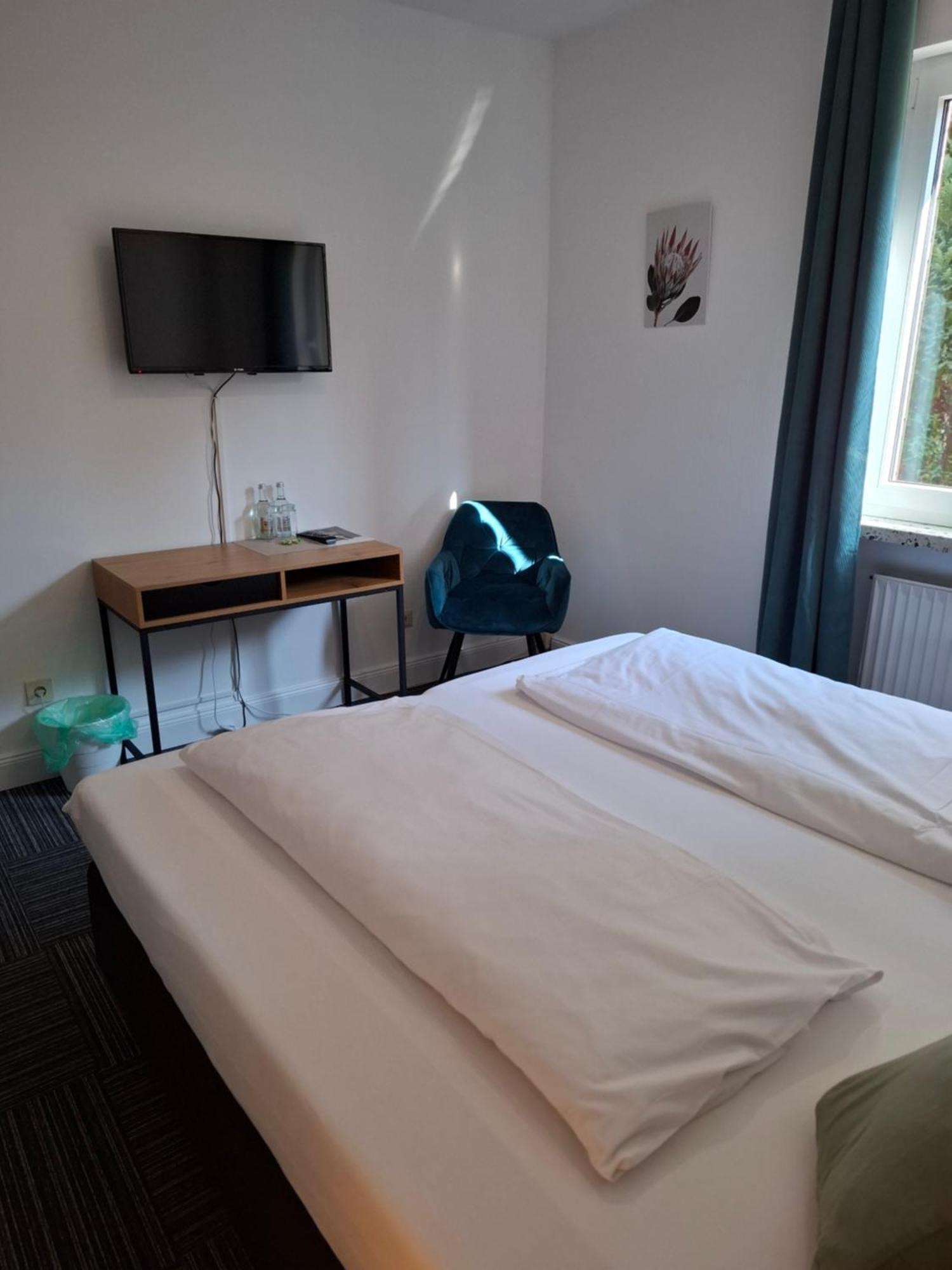 Hotel Am Schwarzen Berg Stade Bagian luar foto