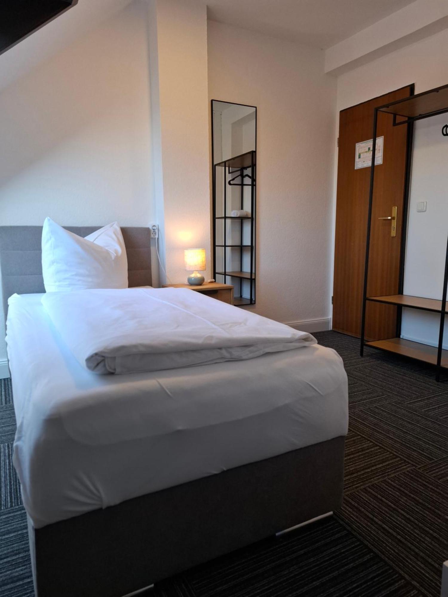 Hotel Am Schwarzen Berg Stade Bagian luar foto