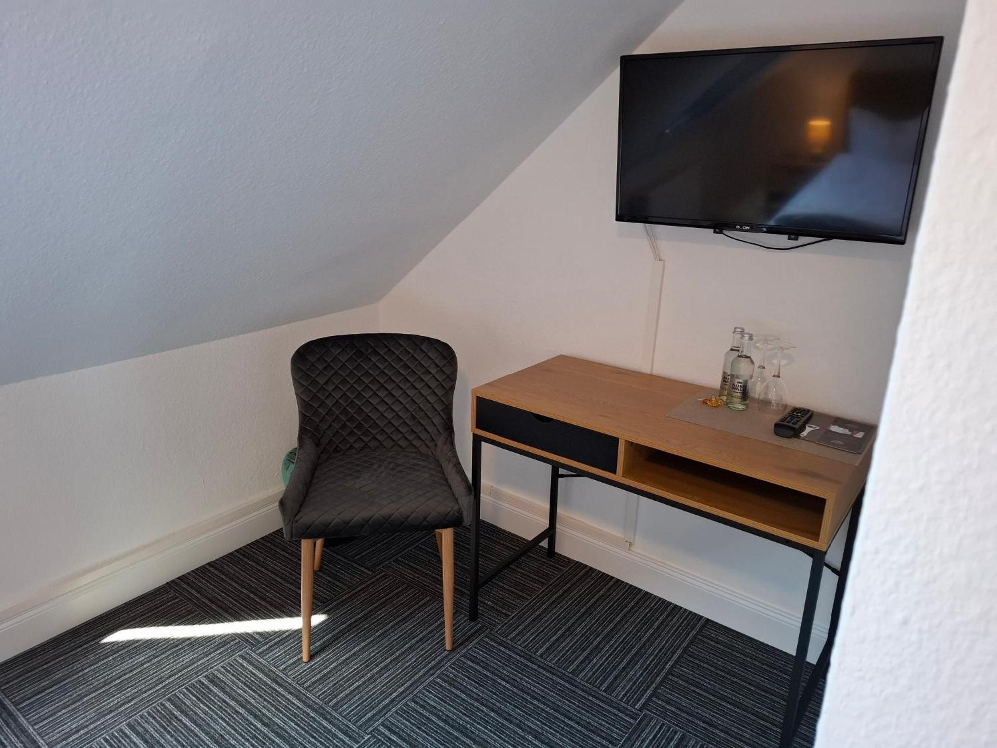 Hotel Am Schwarzen Berg Stade Bagian luar foto